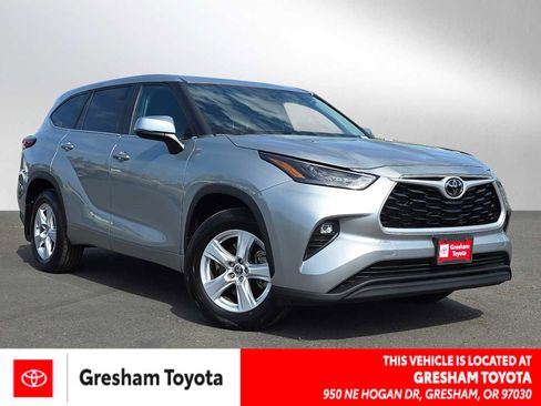 Used 2023 Toyota Highlander LE AWD/4WD image 1