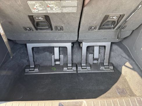 Used 2026 Kia Carnival FWD image 30