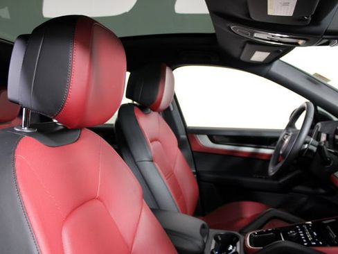 Certified 2026 Porsche Cayenne S AWD/4WD image 27