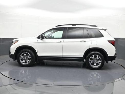 Used 2022 Honda Passport TrailSport image 2