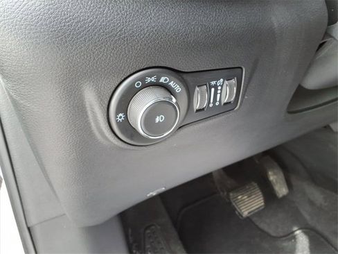 Used 2023 Jeep Compass Limited image 18