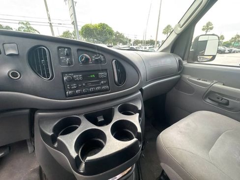 Used 2006 Ford E-350 and Econoline 350 XLT RWD image 15