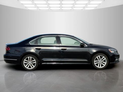 Used 2018 Volkswagen Passat 3.6 SEL Premium image 3