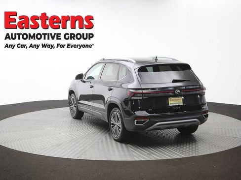 Used 2025 Volkswagen Taos SE FWD image 37