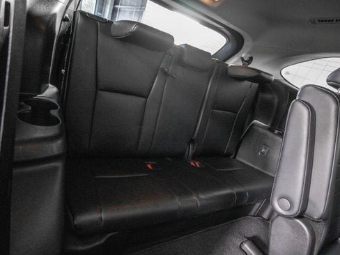 Used 2024 Toyota Highlander XLE FWD image 13
