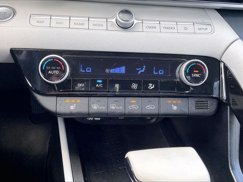 Used 2023 Hyundai Elantra Limited FWD image 29