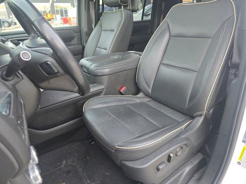 Used 2021 GMC Yukon XL SLT w/ Rear Media and Nav Package image 25