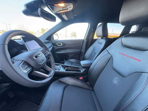 Used 2025 Jeep Compass Trailhawk image 25