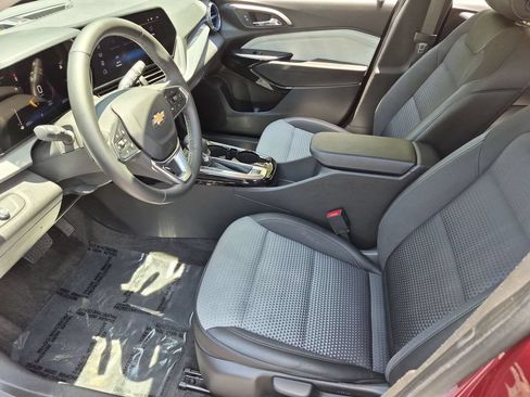 Used 2025 Chevrolet Trax LT w/ LT Convenience Package FWD image 24