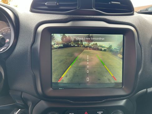 Used 2021 Jeep Renegade Latitude w/ Luxury Group I image 18