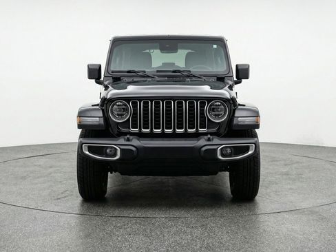 Used 2025 Jeep Wrangler Sahara image 2