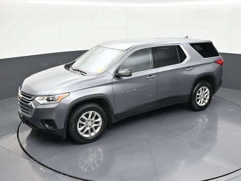Used 2021 Chevrolet Traverse LS FWD image 12