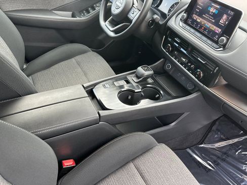 Used 2022 Nissan Rogue SV FWD image 16