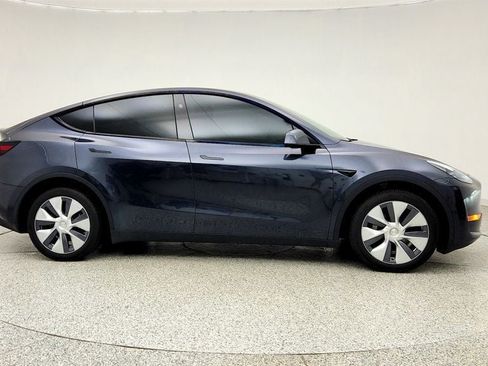 Used 2024 Tesla Model Y Long Range AWD/4WD image 4