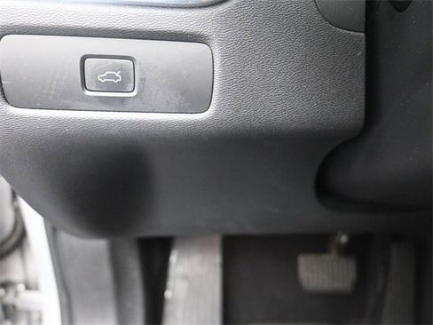 Used 2023 Volvo XC60 B5 Ultimate w/ Protection Package Premier FWD image 16