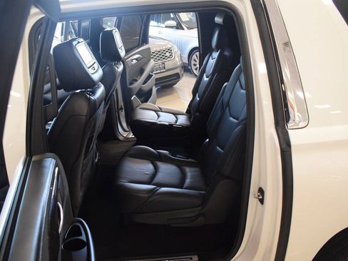 Used 2019 Cadillac Escalade ESV Platinum AWD/4WD image 19