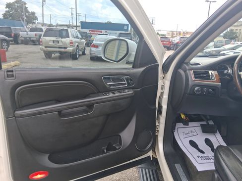 Used 2012 Cadillac Escalade Platinum AWD/4WD image 11