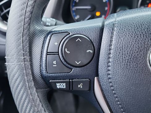 Used 2018 Toyota RAV4 LE image 19