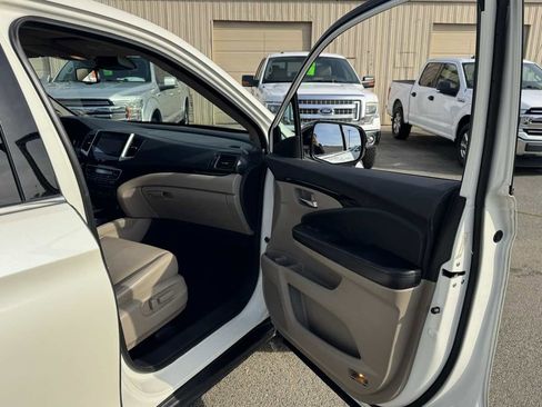 Used 2016 Honda Pilot Touring image 17