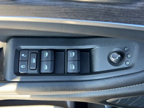 Used 2024 Jeep Grand Cherokee Limited w/ Luxury Tech Group II image 13