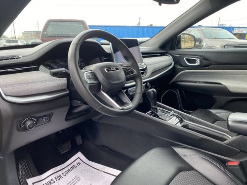Used 2024 Jeep Compass Latitude AWD/4WD image 9