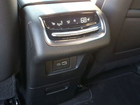 Certified 2025 Cadillac XT6 Premium Luxury image 9