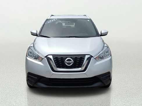 Used 2019 Nissan Kicks SV FWD image 2