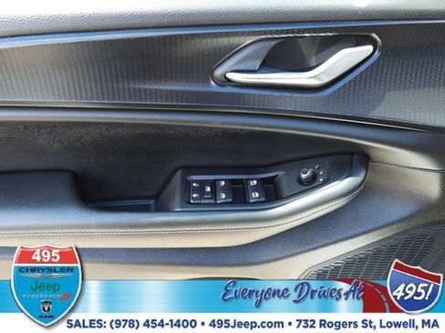 Used 2025 Jeep Grand Cherokee Laredo X AWD/4WD image 15