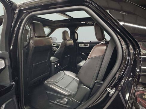 Used 2024 Ford Explorer Platinum w/ Technology Package AWD/4WD image 32