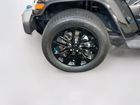 Used 2023 Jeep Wrangler Sahara AWD/4WD image 11