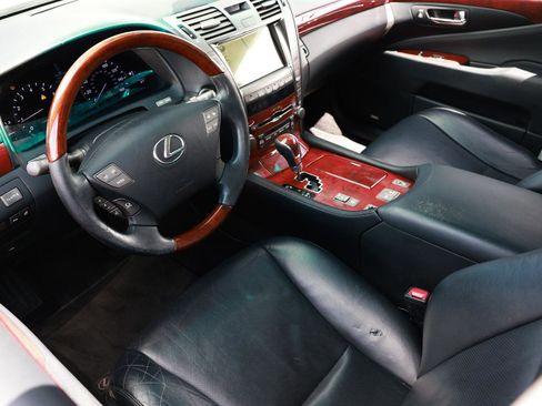 Used 2008 Lexus LS 460 RWD image 4