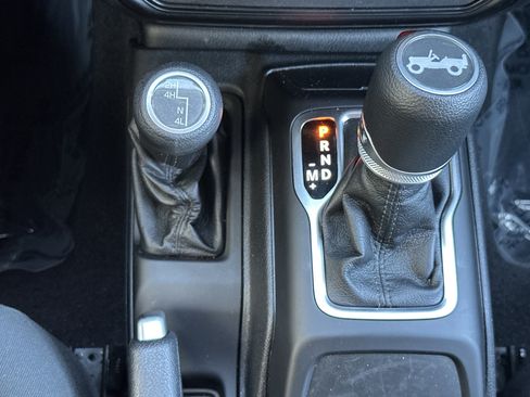 Used 2020 Jeep Wrangler Sport AWD/4WD image 29