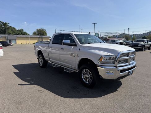 Used 2017 RAM 2500 Laramie AWD/4WD image 3