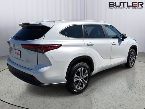 Used 2023 Toyota Highlander XLE FWD image 6