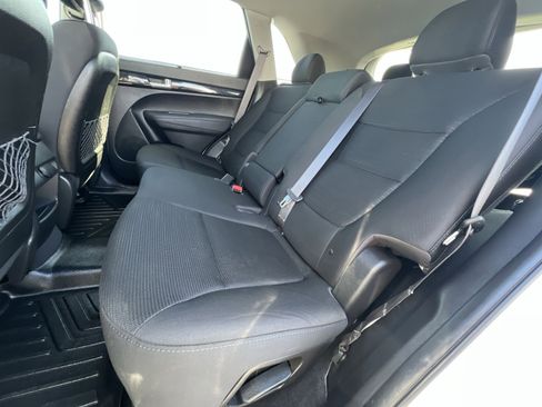 Used 2015 Kia Sorento LX image 23