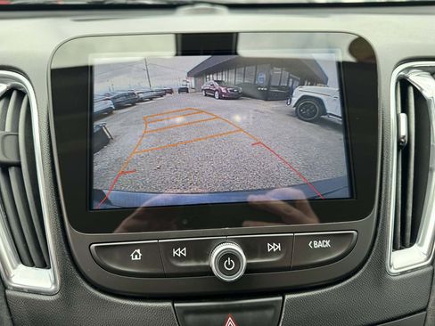 Used 2017 Chevrolet Malibu LT image 20