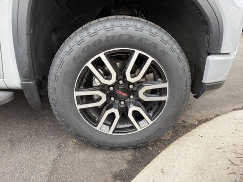Used 2025 GMC Sierra 1500 AT4 w/ AT4 Premium Package AWD/4WD image 13