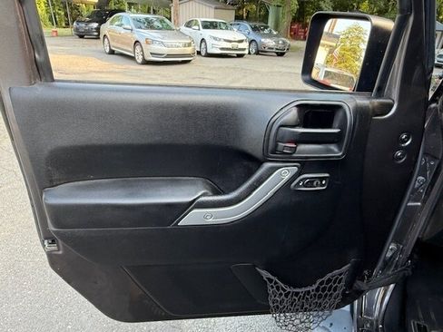 Used 2014 Jeep Wrangler Unlimited Sahara image 7