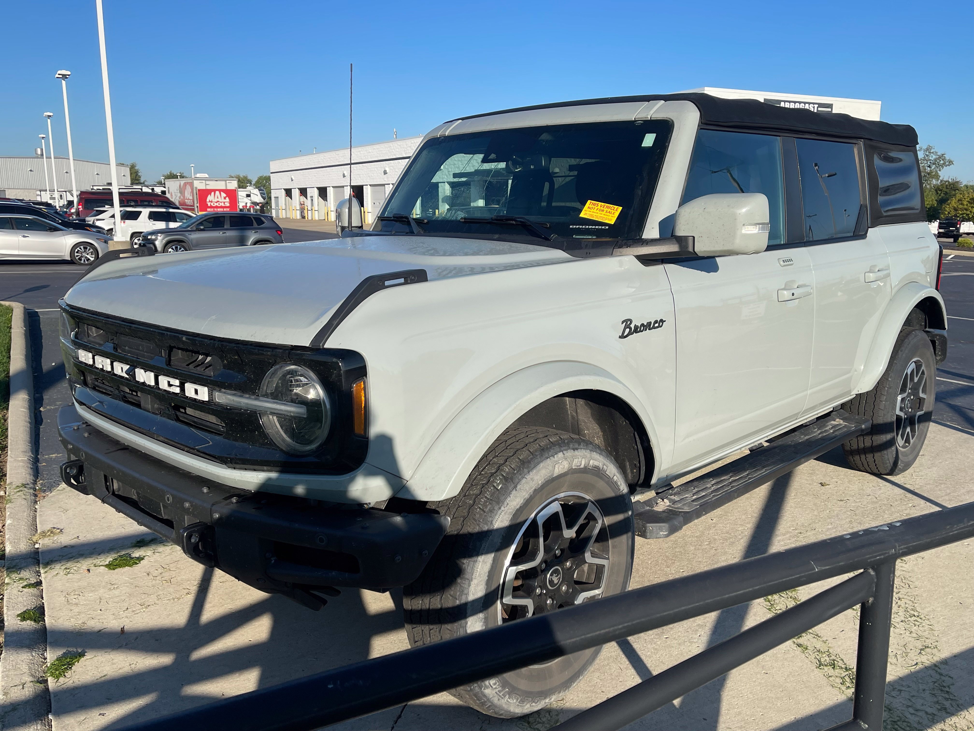 Used 2022 Ford Bronco Outer Banks AWD/4WD image 3