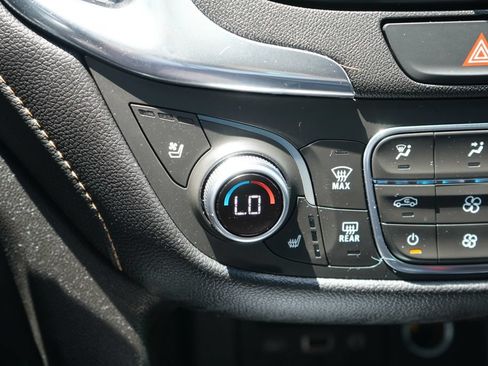 Used 2024 Chrysler Pacifica Touring-L FWD image 31