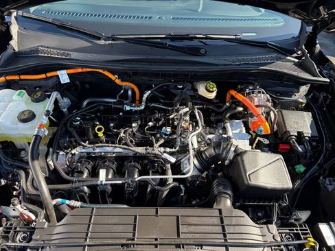 Certified 2025 Ford Escape ST-Line w/ Equipment Group 301A image 20