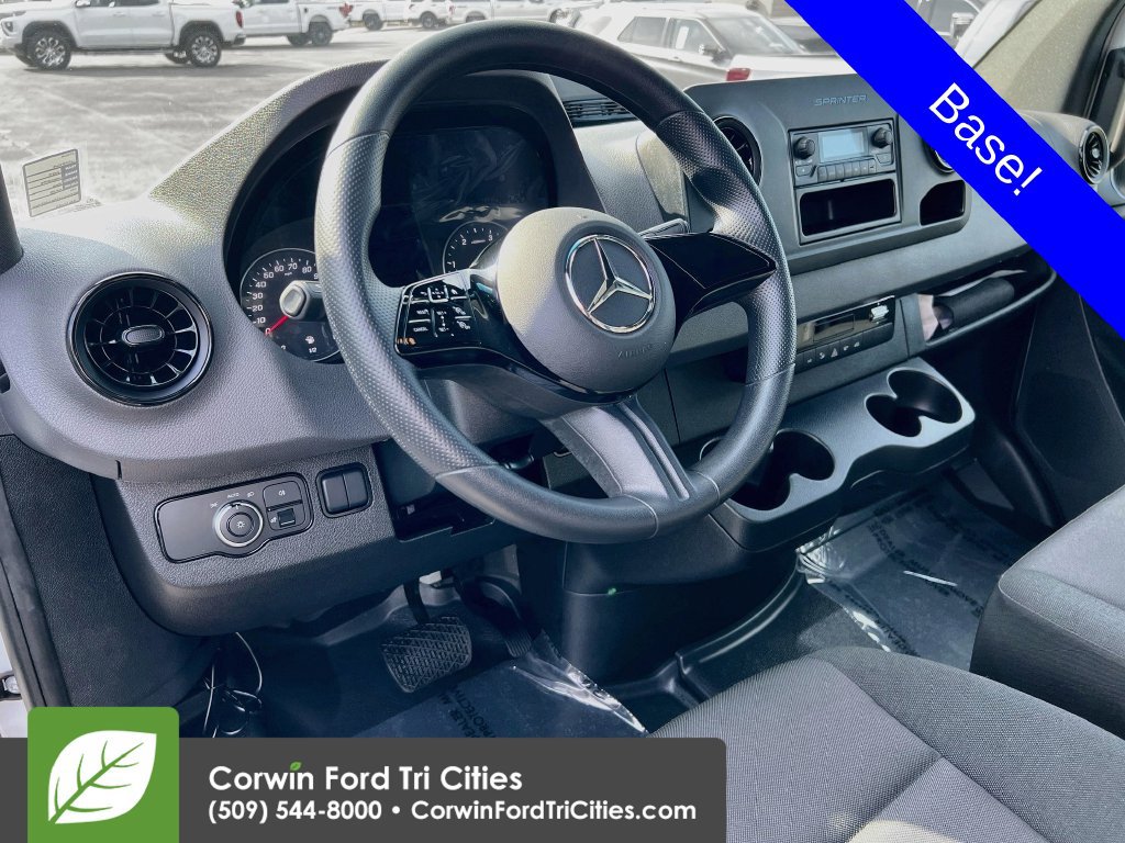 Used 2025 Mercedes-Benz Sprinter 2500 image 2