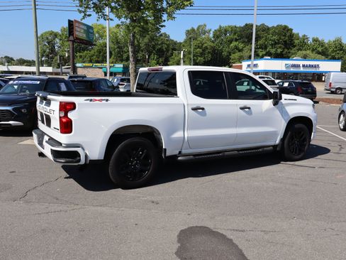 Used 2022 Chevrolet Silverado 1500 Custom w/ Rally Edition AWD/4WD image 10