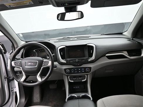 Used 2024 GMC Terrain SLE image 22
