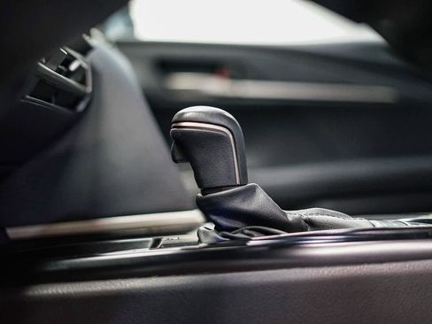 Used 2025 Toyota Camry SE image 19