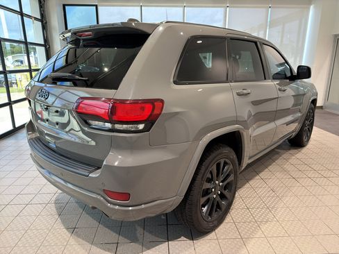Used 2019 Jeep Grand Cherokee Altitude image 5