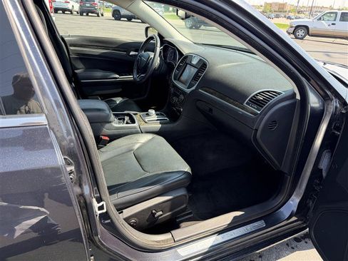 Used 2016 Chrysler 300 C AWD/4WD image 10