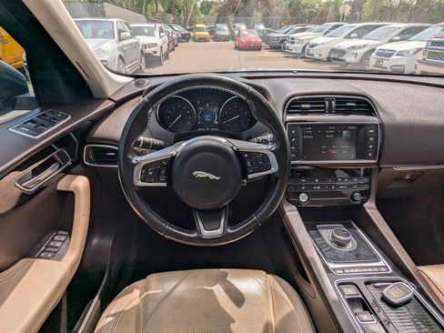 Used 2018 Jaguar F-PACE Prestige AWD/4WD image 16