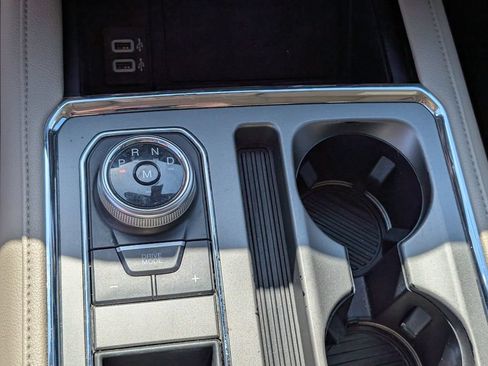 Used 2018 Ford Expedition XLT w/ Equipment Group 202A RWD image 20
