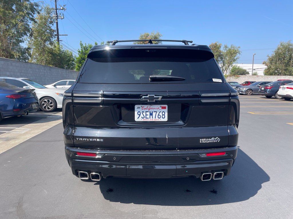 Used 2025 Chevrolet Traverse High Country w/ LPO, Floor Liner Package FWD image 3